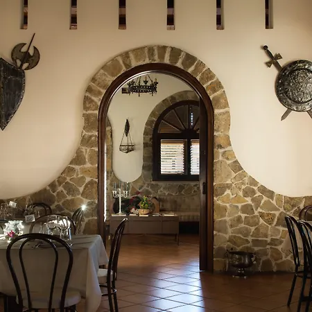 ホテル Castello Di Giuliano 3*