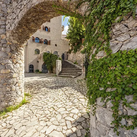 Отель Castello Di Giuliano